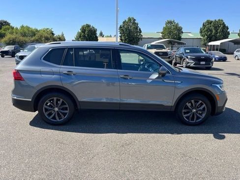 Used 2023 Volkswagen Tiguan SE w/ Panoramic Sunroof Package AWD/4WD image 3