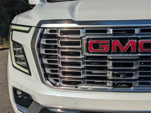 New 2026 GMC Yukon XL Denali w/ Denali Reserve Package image 10