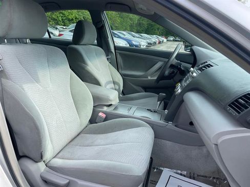 Used 2010 Toyota Camry SE FWD image 12