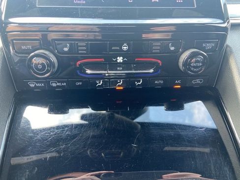 Used 2023 Jeep Grand Cherokee Altitude image 29