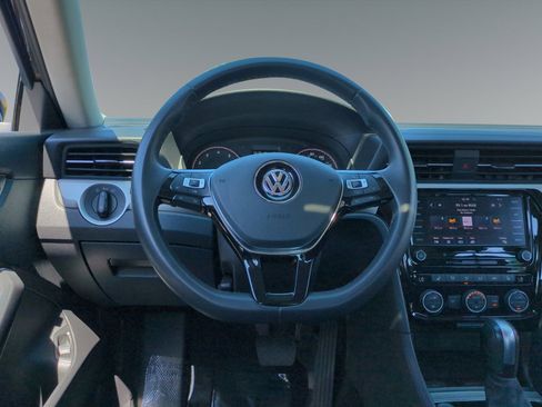 Used 2022 Volkswagen Passat 2.0T SE image 12