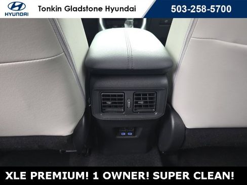 Used 2022 Toyota RAV4 XLE Premium image 28