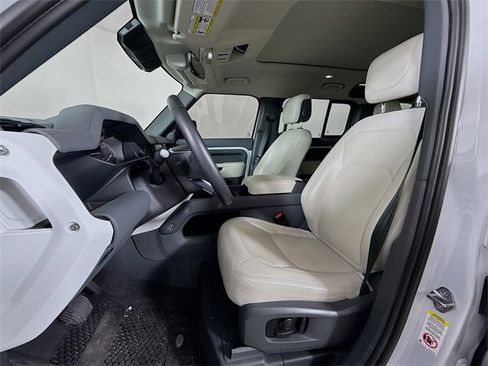Used 2023 Land Rover Defender 110 SE image 11