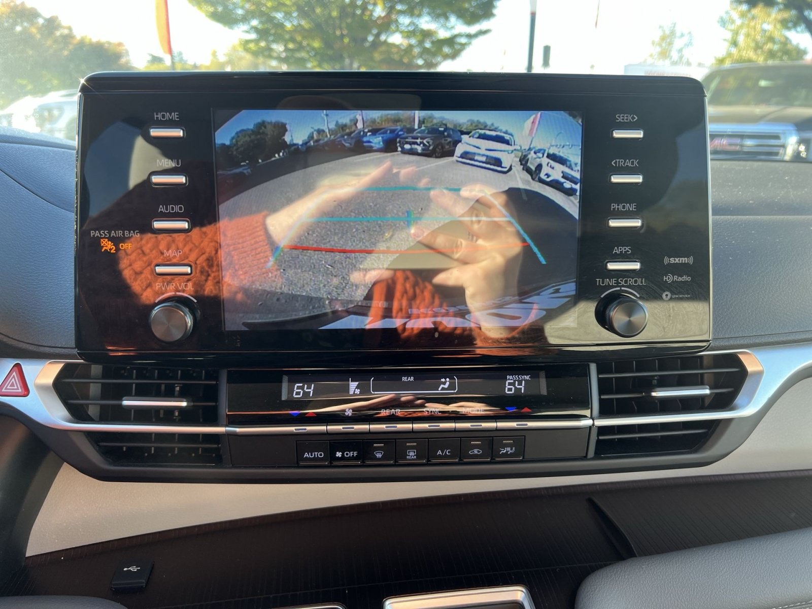 Used 2024 Toyota Sienna LE AWD/4WD image 19
