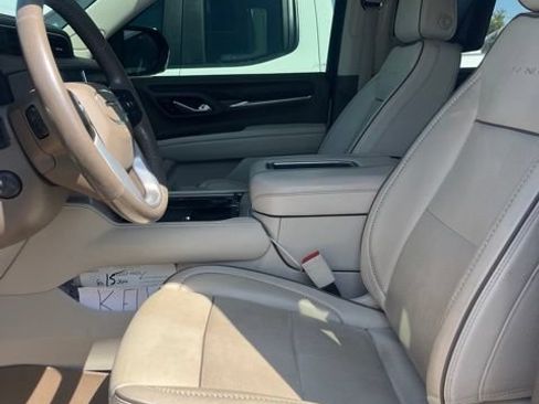 Used 2023 GMC Yukon Denali AWD/4WD image 6