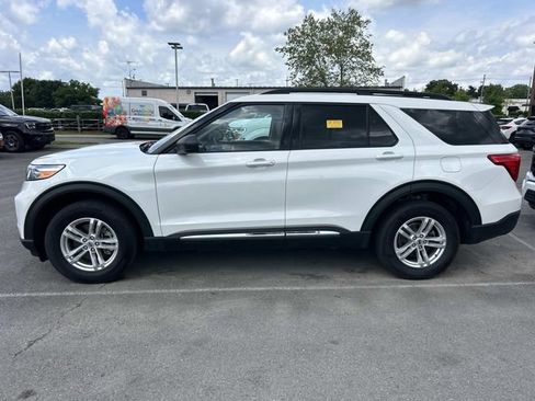 Used 2023 Ford Explorer XLT w/ Equipment Group 202A AWD/4WD image 9