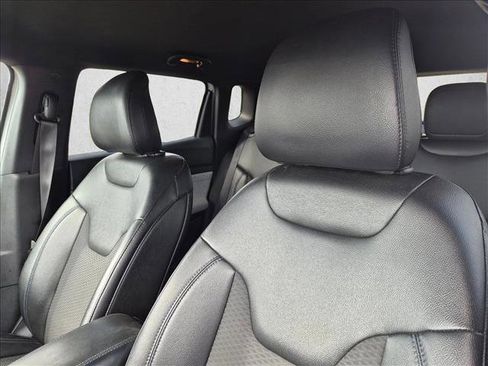 Used 2024 Jeep Compass Latitude AWD/4WD image 10