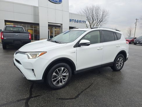 Used 2018 Toyota RAV4 XLE w/ Convenience Package image 2