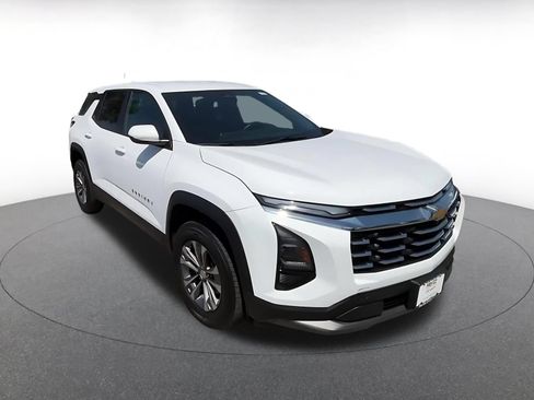 Used 2025 Chevrolet Equinox LT FWD image 3