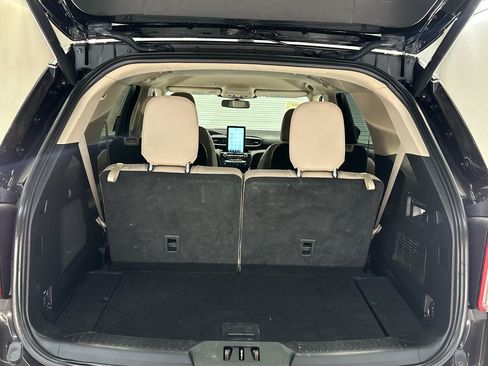 Used 2022 Ford Explorer Limited w/ Limited Technology Package RWD image 11