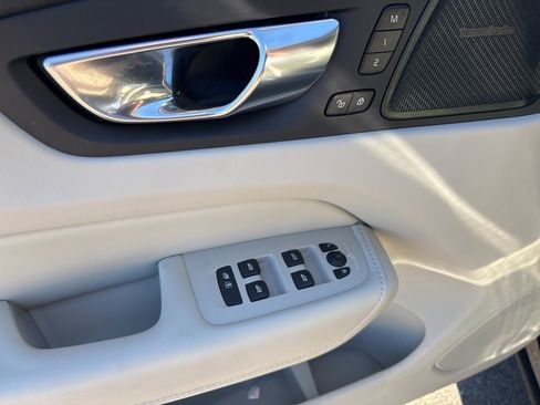 Used 2021 Volvo XC60 T5 Inscription w/ Advanced Package image 11