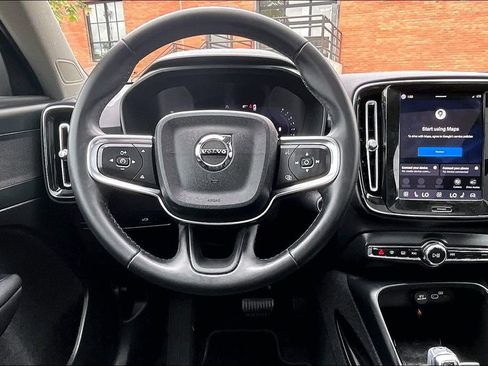 Used 2024 Volvo XC40 B5 Plus AWD/4WD image 8