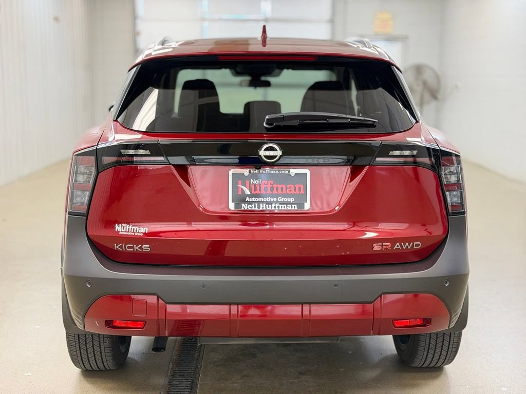 Used 2025 Nissan Kicks SR AWD/4WD image 6