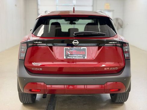 Used 2025 Nissan Kicks SR AWD/4WD image 6