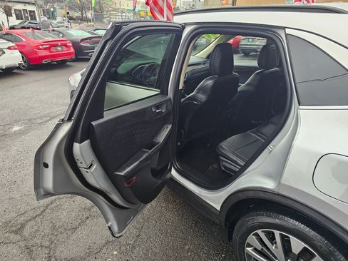 Used 2020 Ford Escape Titanium image 10