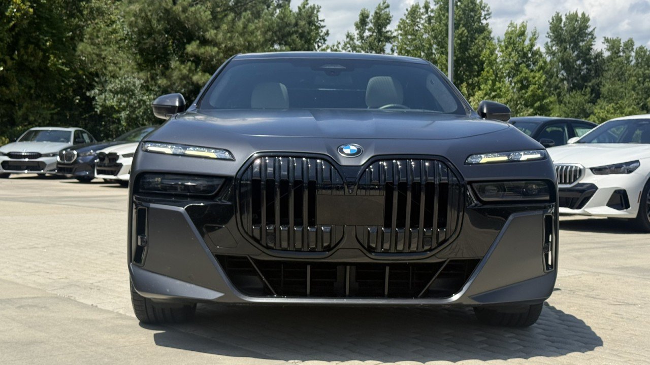 Used 2023 BMW 760i xDrive w/ Executive Package AWD/4WD image 11