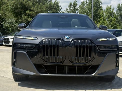 Certified 2023 BMW 760i xDrive w/ Executive Package AWD/4WD image 11