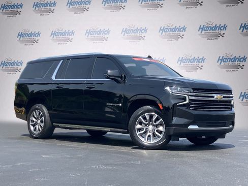 Used 2022 Chevrolet Suburban LT w/ Luxury Package image 2