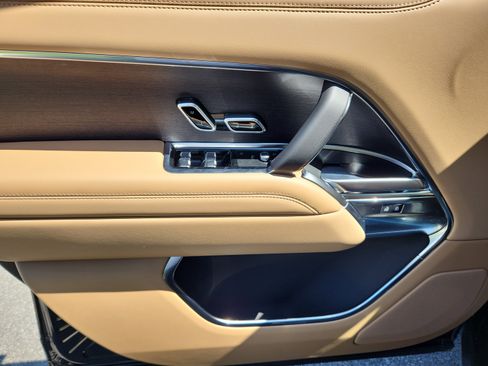 New 2025 Land Rover Range Rover SE image 24