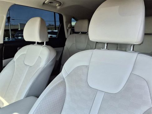 Certified 2025 Kia Sorento S image 16