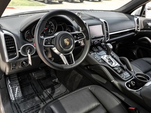 Used 2016 Porsche Cayenne AWD/4WD image 2