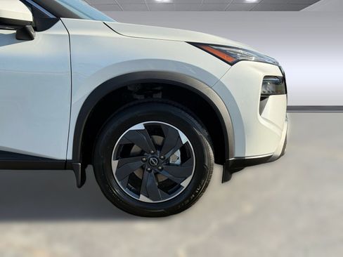 Certified 2026 Nissan Rogue SV FWD image 14