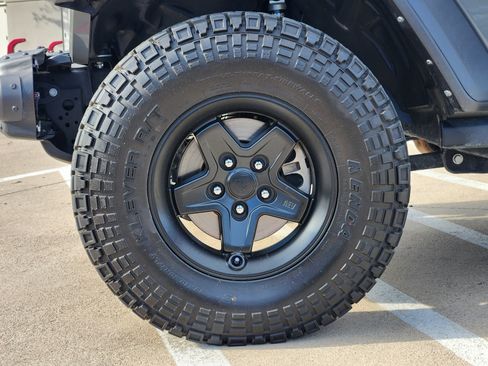 Used 2021 Jeep Gladiator Rubicon image 11