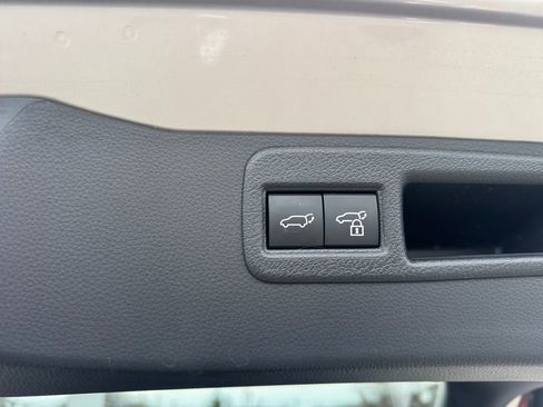 Used 2024 Toyota Venza LE image 25