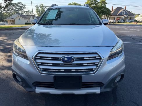 Used 2016 Subaru Outback 2.5i Limited AWD/4WD image 3