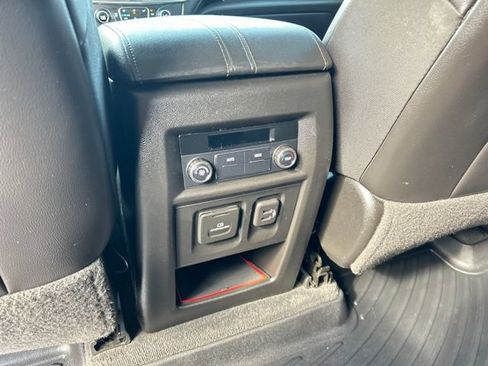 Used 2021 Chevrolet Traverse LT w/ LT Premium Package AWD/4WD image 22