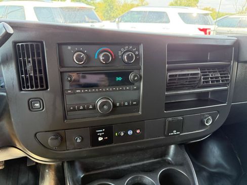 Used 2021 Chevrolet Express 3500 Extended w/ Driver Convenience Package RWD image 27