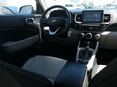 Used 2023 Hyundai Venue SEL FWD image 29