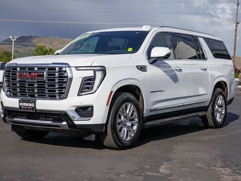 Used 2025 GMC Yukon XL Denali AWD/4WD image 37
