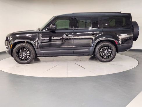 Used 2023 Land Rover Defender 130 SE image 5