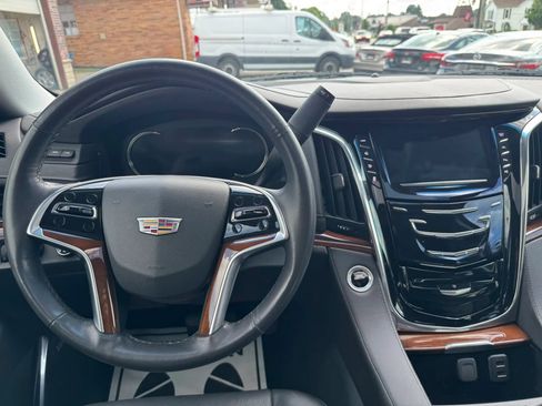 Used 2018 Cadillac Escalade ESV Luxury AWD/4WD image 69