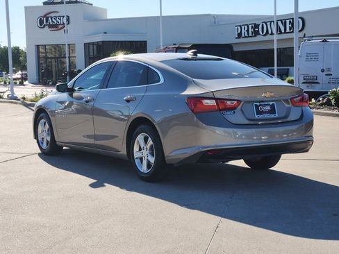Used 2022 Chevrolet Malibu LS image 3