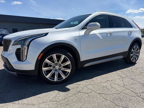 Used 2019 Cadillac XT4 Premium Luxury FWD image 2