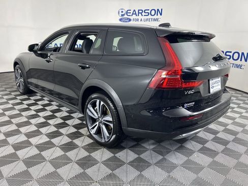 Used 2025 Volvo V60 B5 Cross Country Plus image 9
