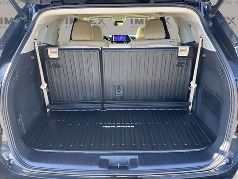 Used 2023 Toyota Highlander Limited image 31