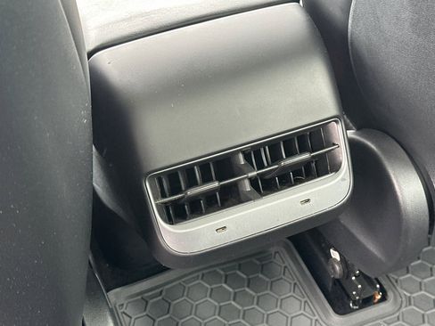 Used 2021 Tesla Model 3 Standard Range Plus image 13