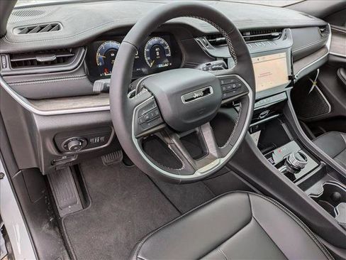 New 2026 Jeep Grand Cherokee L Limited w/ Limited Altitude Package AWD/4WD image 3