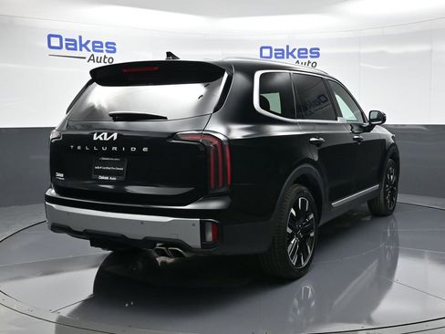 Used 2024 Kia Telluride SX w/ Towing Package image 8