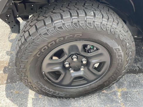 Used 2025 Jeep Wrangler Sport AWD/4WD image 14