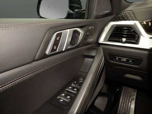 Used 2025 BMW X6 xDrive40i w/ Climate Comfort Package image 17