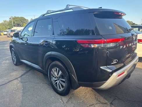 Used 2022 Nissan Pathfinder SL image 4