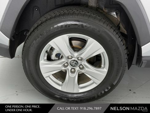 Used 2020 Toyota RAV4 XLE FWD image 11