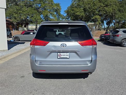 Used 2011 Toyota Sienna LE image 6