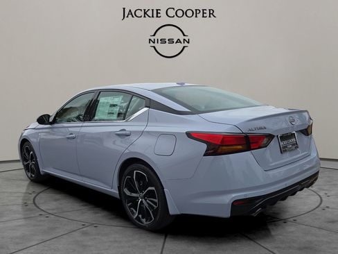 New 2025 Nissan Altima 2.5 SR image 3