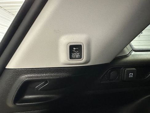 Used 2023 Jeep Grand Cherokee Limited w/ Black Appearance Package image 26