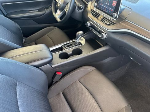 Used 2025 Nissan Altima 2.5 SV FWD image 15